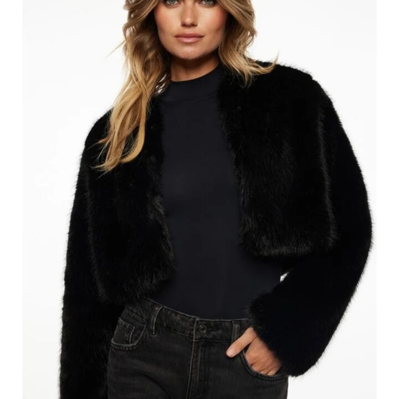 NEW Dynamite Black Faux Fur Cropped Jacket in XXS - Picture 4 of 4
